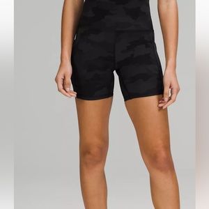 Lululemon hi-rise Align shorts 6” camo